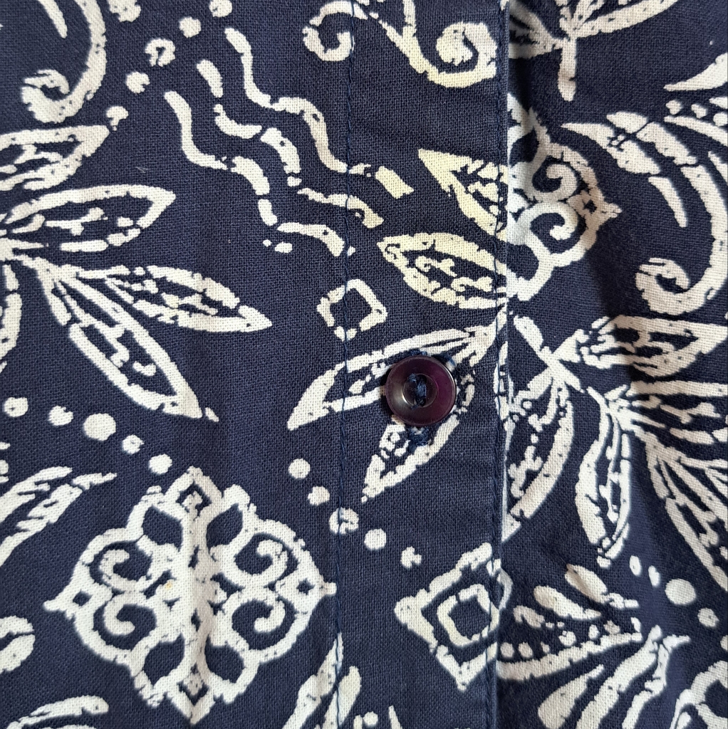 Blair Vintage Womans Blue White Hawaiian Print Button Down Top — image 3 of 6